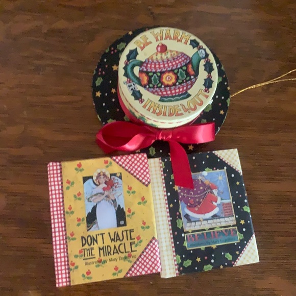 Mary Engelbreit books and decoration box - Picture 1 of 4